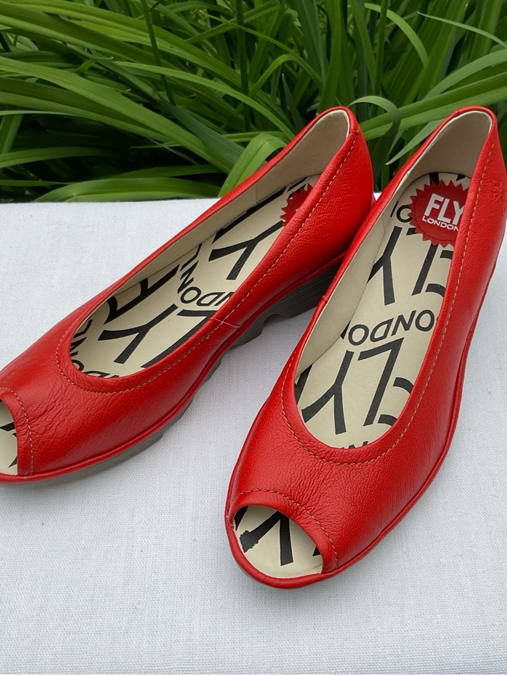 FLY LONDON ORANGE PEEP TOE 1~3/4” WEDGE LEATHER shoes Sz. 39 8.5-9? - Picture 2 of 7